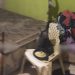 Vizinhos do bairro Vila da Prata chamam a polícia após mãe abandonar os três filhos para beber em bar; vídeo