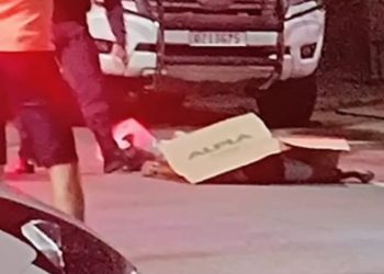 Bandido chega de moto e mata homem com tiro na cabeça em suposto assalto em Manaus