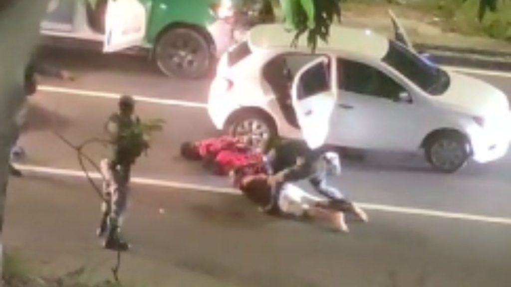 "Deita no chão": quadrilha que fazia arrastão é presa por policiais na frente do HPS Jo