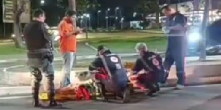 ânsito fica caótico após motorista atropelar pedestre na Efigênio Salles