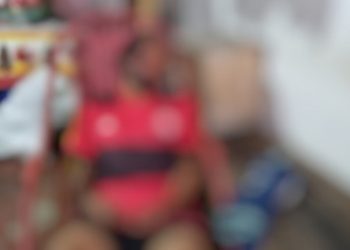 Veja: Vizinho ouve gritos de dor e encontra ‘Xuxinha’ todo ticado no terçado na Zona Leste de Manaus