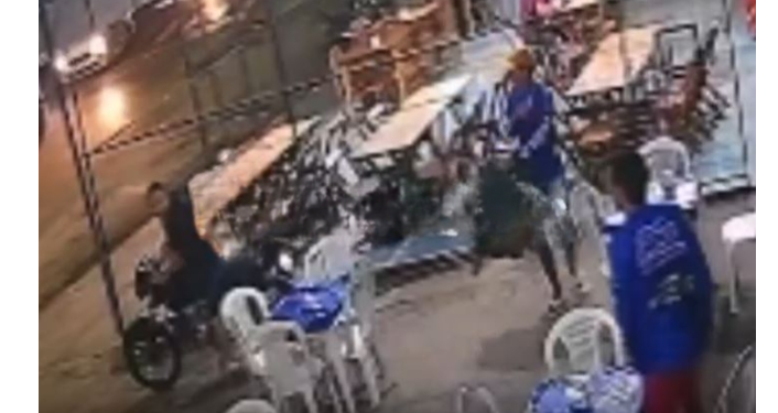 Em perseguição contra ladrão que roubou moto em Manaus, rapaz é baleado