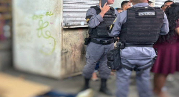 Vídeos: Saindo do ônibus, homem é executado com tiros na cabeça dentro do Terminal 4 em Manaus