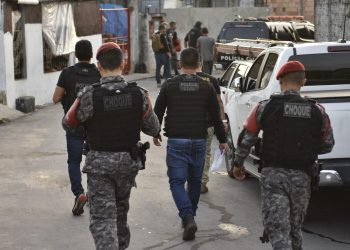 Bandidos morrem em troca de tiros com a polícia na ZL de Manaus