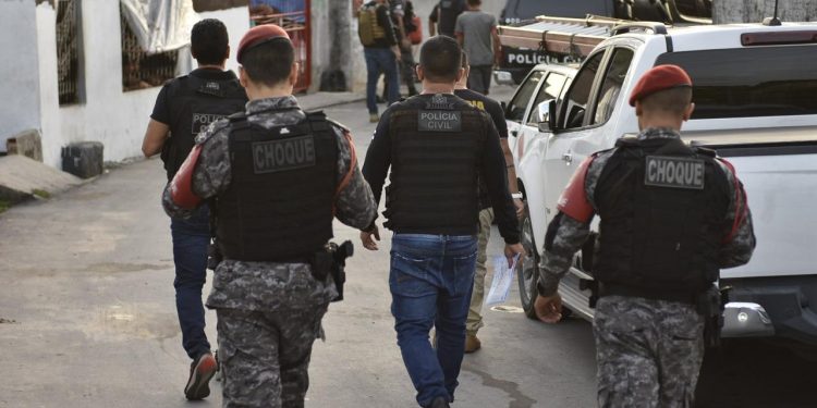 Bandidos morrem em troca de tiros com a polícia na ZL de Manaus