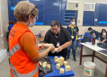 Moradores do Prosamin aprendem a fazer sabão ecológico