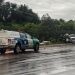 Picape fica destruída e mulher em estado grave ao ser atingida por poste no Tarumã