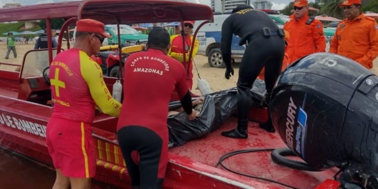 Jovem diz que vai dar último mergulho e morre afogado na Ponta Negra