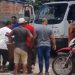 Vídeo: caminhão da TV LAR acerta moto e derruba casal em Manaus