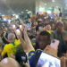 Vídeo: Multidão aos gritos de ‘mito, mito’ recepcionam Bolsonaro no aeroporto de Manaus