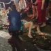 Vídeo: marido avança sinal, bate em carro de app e esposa “voa” da garupa dele em Manaus