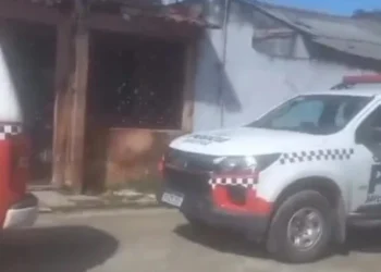 Casal de idosos é encontrado degolado em cima de colchão dentro de casa