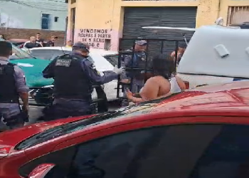 Suposto ‘Jack’ fica sem roupas e vai preso ao ser flagrado bulinando menino de 5 anos em Manaus; veja