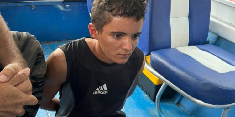 Jovem de 19 anos leva d3dada no ‘brioco’ em flutuante no AM e mata homem a facadas