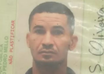 Vizinhos escutam tiros e PM encontra motoby morto dentro de casa