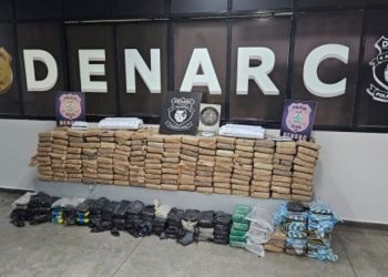 Mãe e filhos são presos com R$ 7 milhões em maconha em Manaus