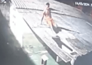 Vídeo mostra detento ‘pescando’ droga no telhado de presídio em Parintins; veja