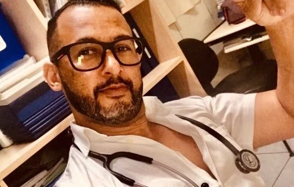 Enfermeiro é furado até a morte dentro de casa