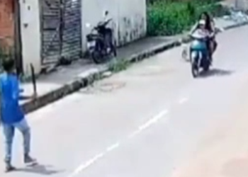 PM prende ladrão que com um terçado roubou mulher que segurava bebê de 2 anos no colo, em Tefé