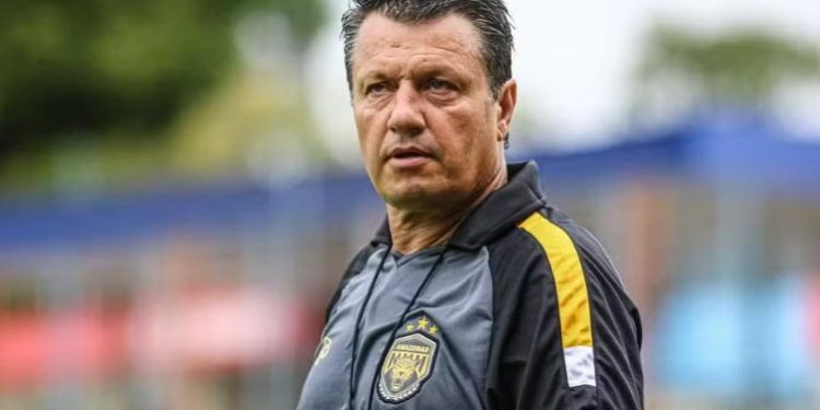 Após perder duas vezes do Flamengo, Adilson Batista desiste do Amazonas FC
