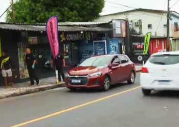 Ao sair do bar ‘Ferro de Engomar’, em Manaus, homem supostamente bêbado morre atropelado