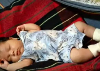 Mãe mata o filho de 4 meses e quebra o pescoço dele após bebedeira 