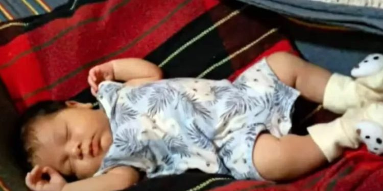 Mãe mata o filho de 4 meses e quebra o pescoço dele após bebedeira
