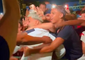 Vídeo: tratamento de rei recebido em Manaus surpreende Gabigol