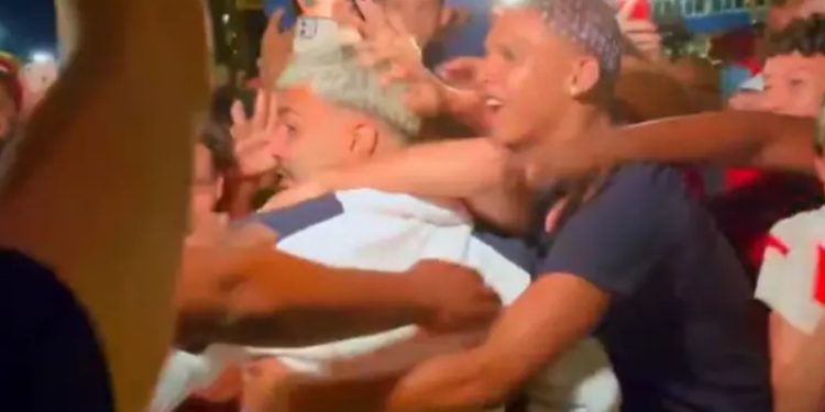 Vídeo: tratamento de rei recebido em Manaus surpreende Gabigol