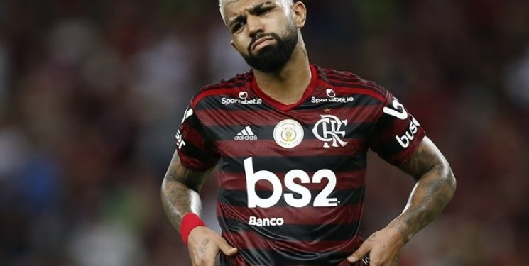 Flamengo multa Gabigol e tira dele a 10 de Zico para nunca mais usar camisa do Corinthians
