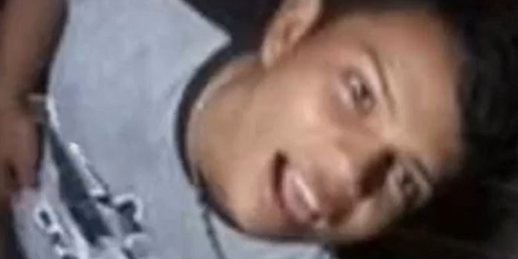 Jovem é assassinado a tiros enquanto saía de partida de futebol em Itacoatiara