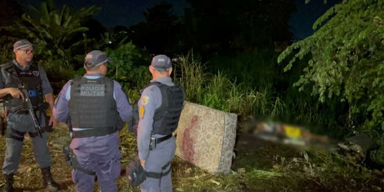 Vídeo: Sem condições de pagar R$ 150 da dívida com o tráfico, homem morre metralhado em Manaus