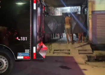 Criminosos pegam homem e o matam com a cabeça esmagada na paulada no bairro Manôa