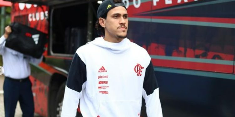 Flamengo posta foto de Pedro a caminho de Manaus e torcida reclama: ‘cadê o Gabi?’