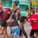 Vídeo: Novinha diz que as vizinhas têm ‘prikit0 podre’ e acaba sem roupa em porradal no AM