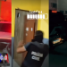 Homem é preso com garota de 13 anos em motel após a mãe obrigá-la a se pr0st1tuir em Manaus