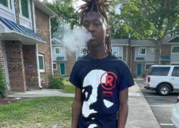 Vídeo: blogueiro morre ao dar tiro acidental na própria cabeça durante gravação