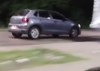 Vídeo: carro é filmado na contramão em plena Constantino Nery
