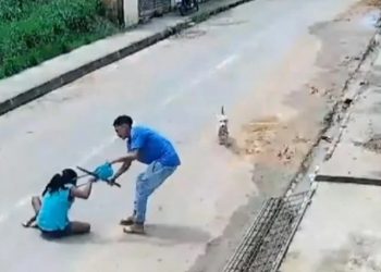 Vídeo: bandido ameaça matar mulher com filho no colo em Tefé