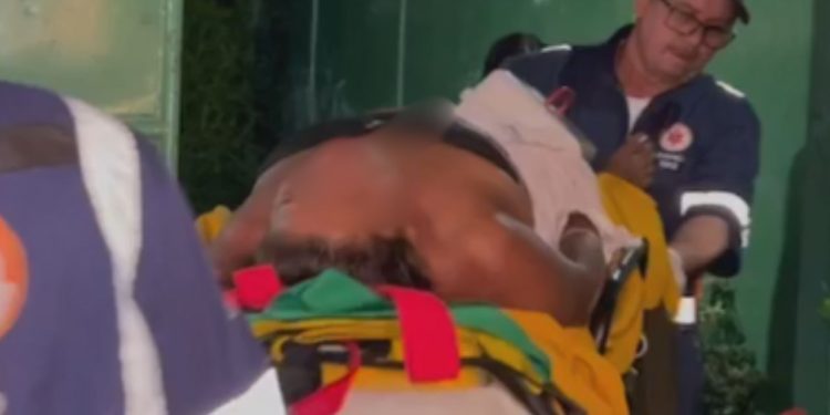 Mulher sai de motel na maca do Samu após ser estrangulada e roubada pelo 'companheiro' em Manaus