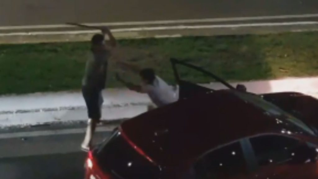 Vídeo: Homem pega terçado é atinge motorista durante briga de trânsito na Avenida Darcy Vargas