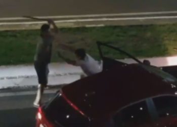 Vídeo: Homem pega terçado é atinge motorista durante briga de trânsito na Avenida Darcy Vargas