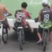 Virou moda? vídeo mostra adolescentes de bike na Avenida Grande circular pegando carona na traseira de ônibus