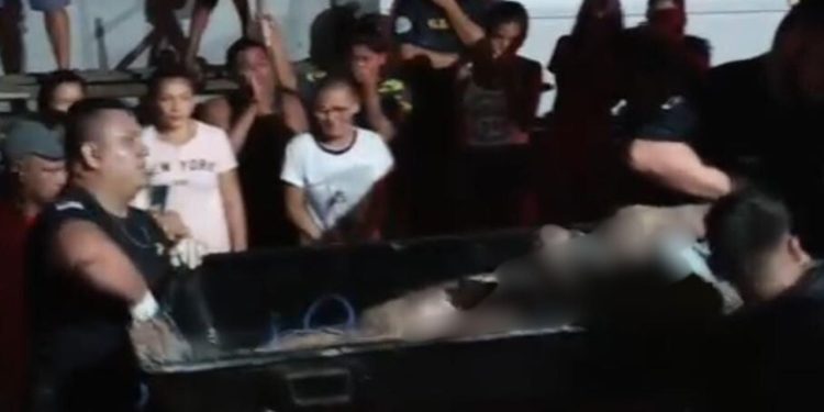 Após o pai desaparecer, filho recebe ligação de facção dizendo onde o corpo dele estava enterrado