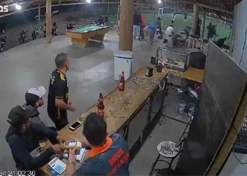 Vídeo: pistoleiro de ‘sangue frio’ assiste partida de futebol e mata duas pessoas