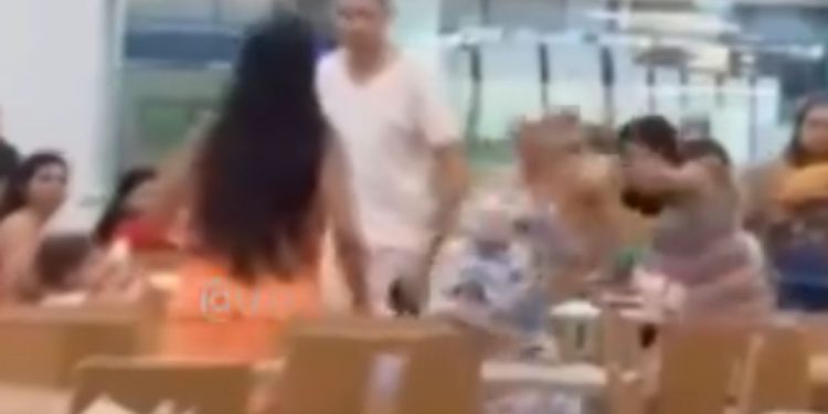Esposa pega o marido de ‘conversinha’ com grávida em praça de alimentação e jovem registra tudo: “Ao vivo do Shopping Grande Circular”