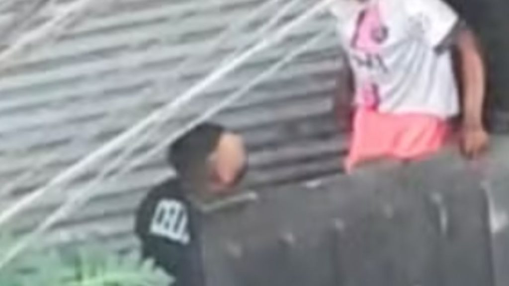 Vídeo: polícia procura por homem que estupr0u moradora de rua e depois fugiu