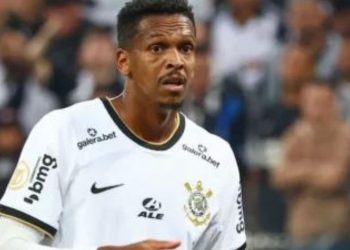 Atacante do Amazonas FC é preso minutos antes de entrar em campo por atrasar pensão