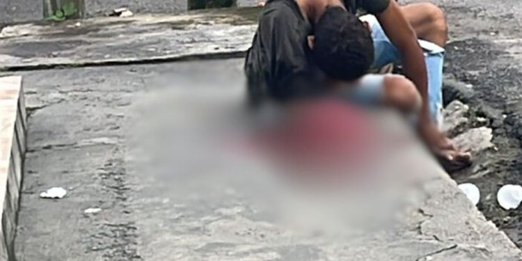 Vídeo agoniante mostra jovem acusado de roubo com os dedos decepados na Cidade Nova