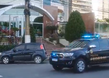 Toc, toc, toc: PF vai em condomínio de luxo na Ponta Negra para operação contra tráfico de drogas internacional